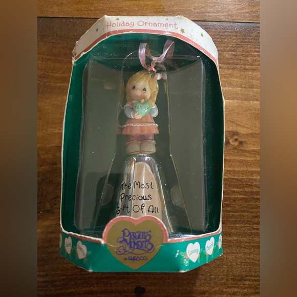 Precious Moments Other - 🎄Precious Moments Family Christmas Ornament, new in box, smoke free home
